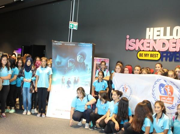 İskenderun Gençlik Merkezi Müdürlüğü organizasyonu ile okulumuz öğrencilerinin Suriyeli öğrencilerimizle uyumu için düzenlenen sinema etkinliğine katıldık